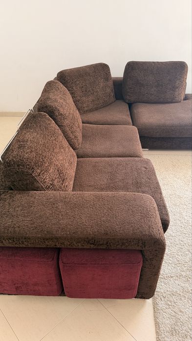 Lindo sofa de canto castanho
