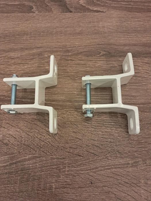 Uchwyty  ścienne do markizy Blooma.