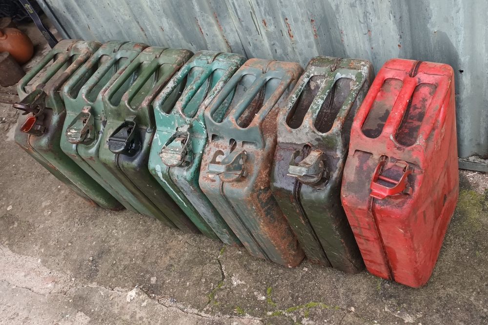 Kanister metalowy 20 L . 50zł/szt