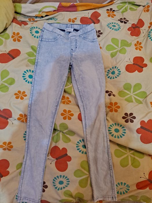 Tregginsy  h& m rozciagajace się