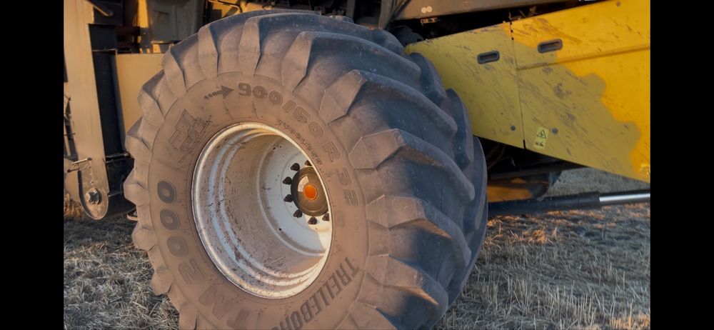 Комбайн зернозбиральний NEW HOLLAND CR9080