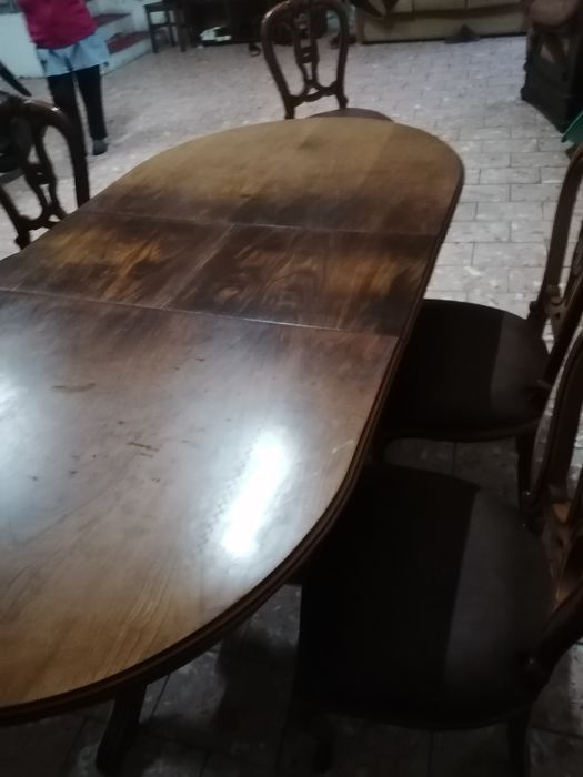 Mesa extensível com 6 cadeiras