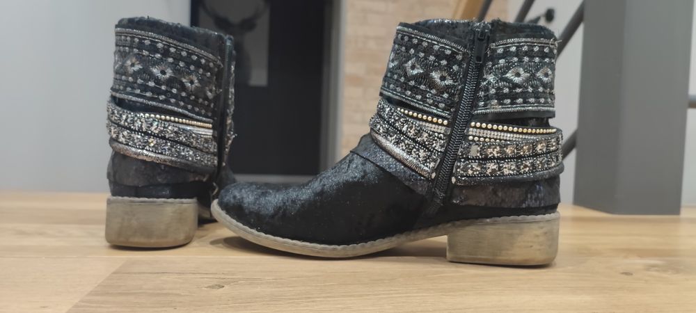 Czarne botki#kowbojki#botki CM Laufsteg München#