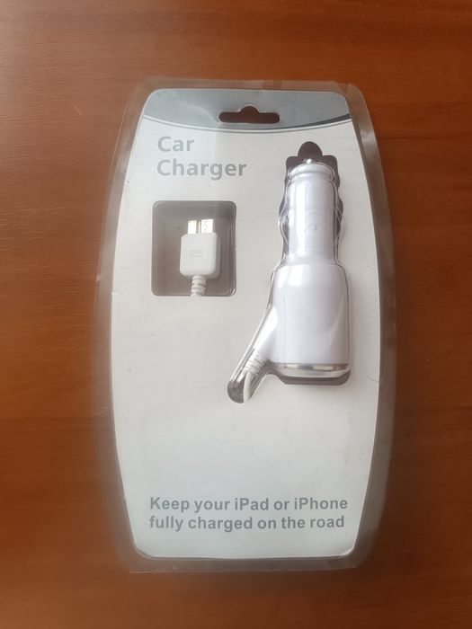Автомобільна зарядка iPhone/ iPod (30--pin). Нова.