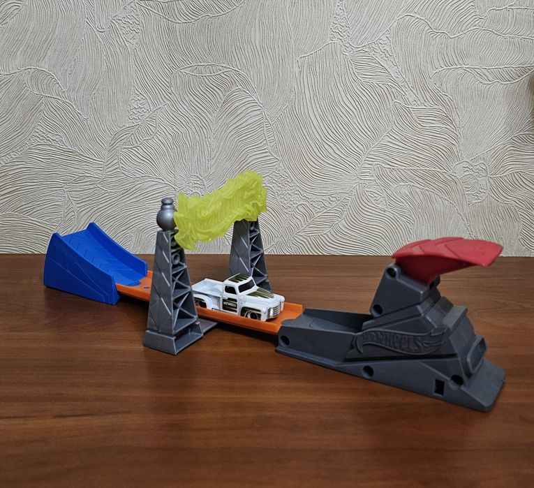 Трек Hot Wheels Електрична вежа