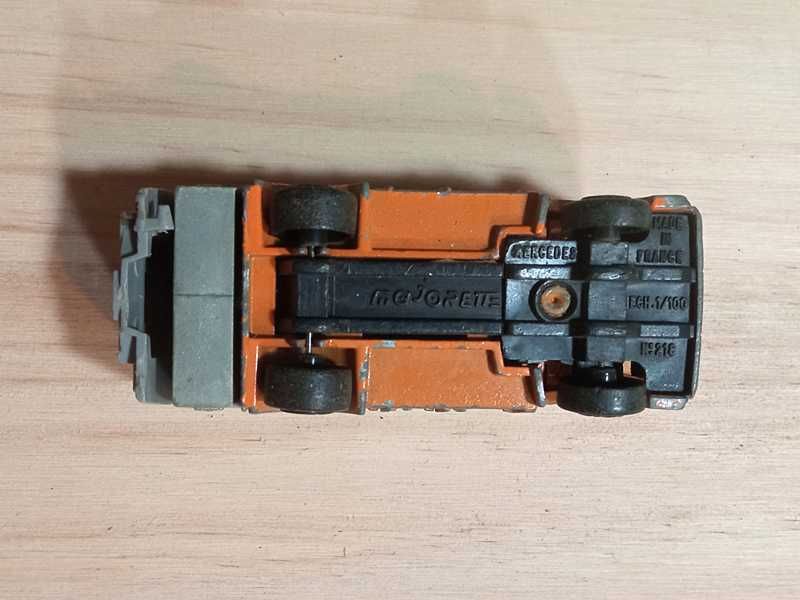 Mercedes-Benz Garbage Truck - Majorette