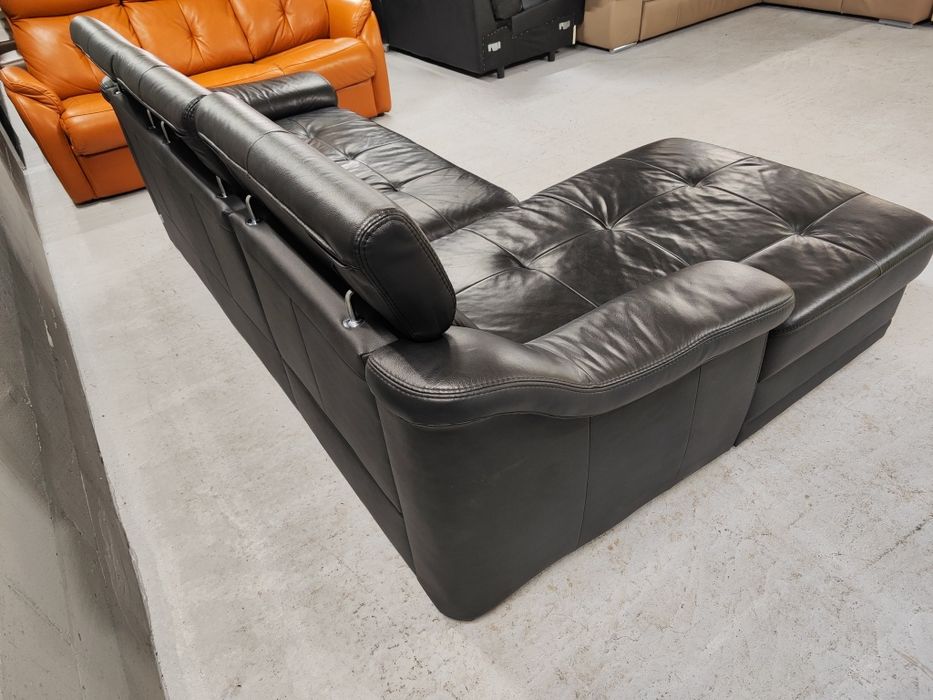 Диван шкіряний, розкладний.