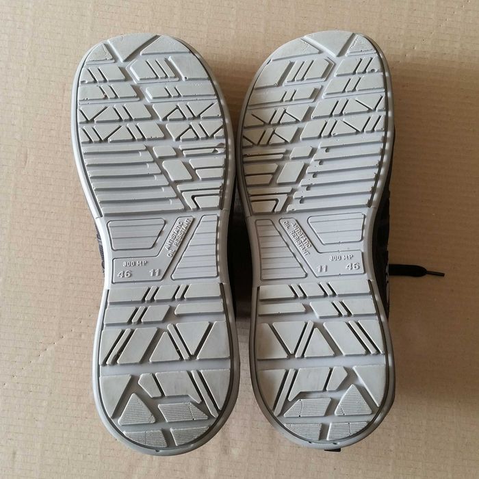 Кроссовки рабочие