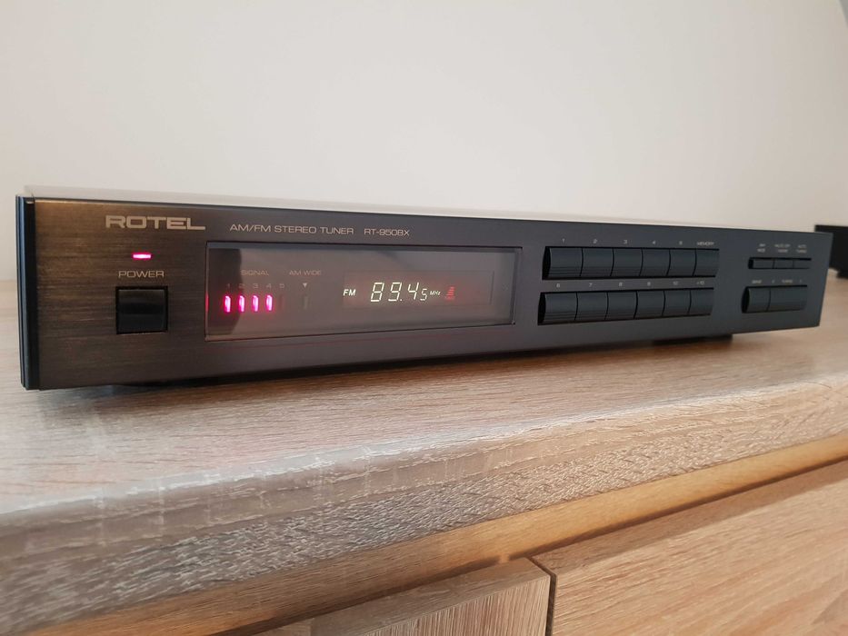 Rotel RT-950bx - klasyczny tuner stereo AM/FM