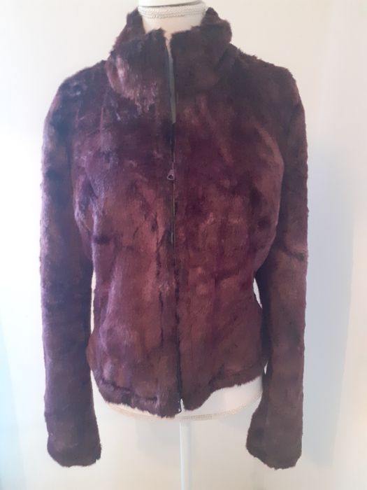 Blusão e estola da Armani em pêlo sintético