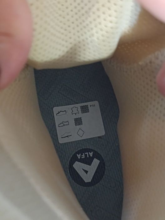 Берці DAVOS ALFA ПIСОК
РОЗМІР 38. Довжина устілки 25
Витримають високі