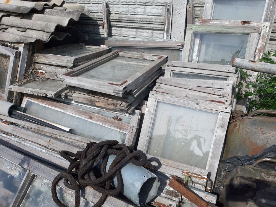 Продам  стікло  з рамами і без рам