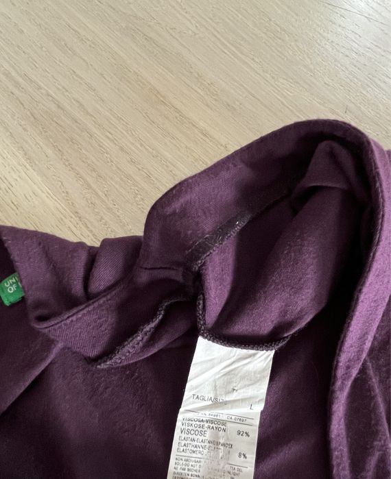 Dżersejowa bluzka z dużym dekoltem Benetton M/L