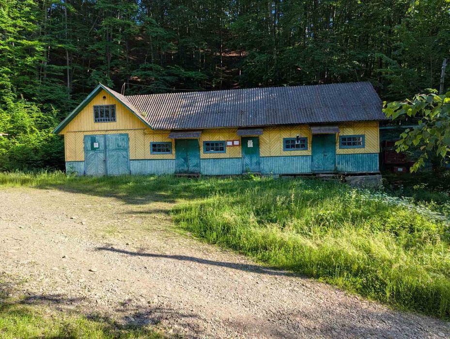 Чудовий будинок   немає поруч сусідів