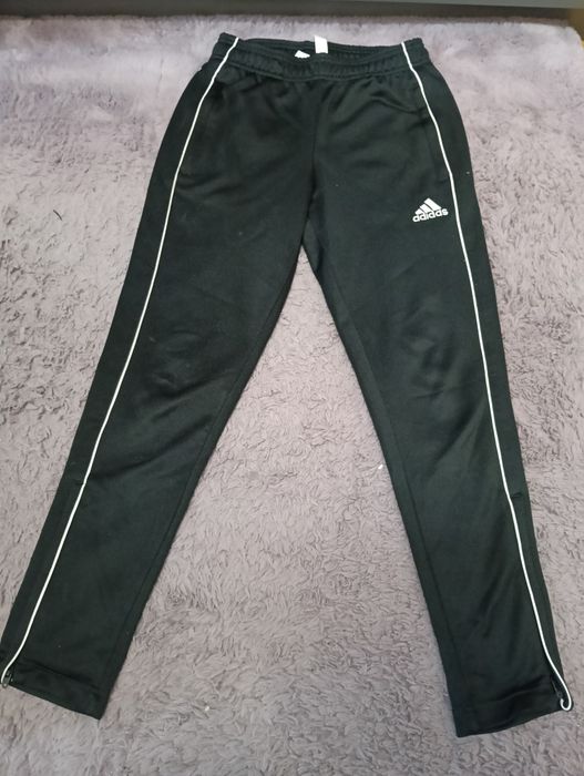 Spodnie Adiddas sportowe śliskie 140