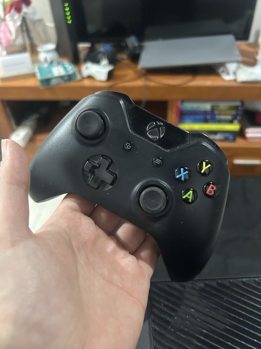 Xbox one 1tb c/comando