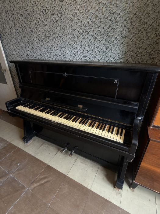 Отдам даром пианино , шкаф , стенку, кухня, кровать  , диван