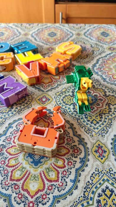 Letra bots - coleção- - letras com formas de animais e robots