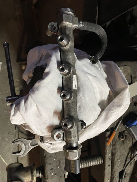 Listwa wtryskowa paliwowa cr octavia 3 1.6 tdi 04L089b