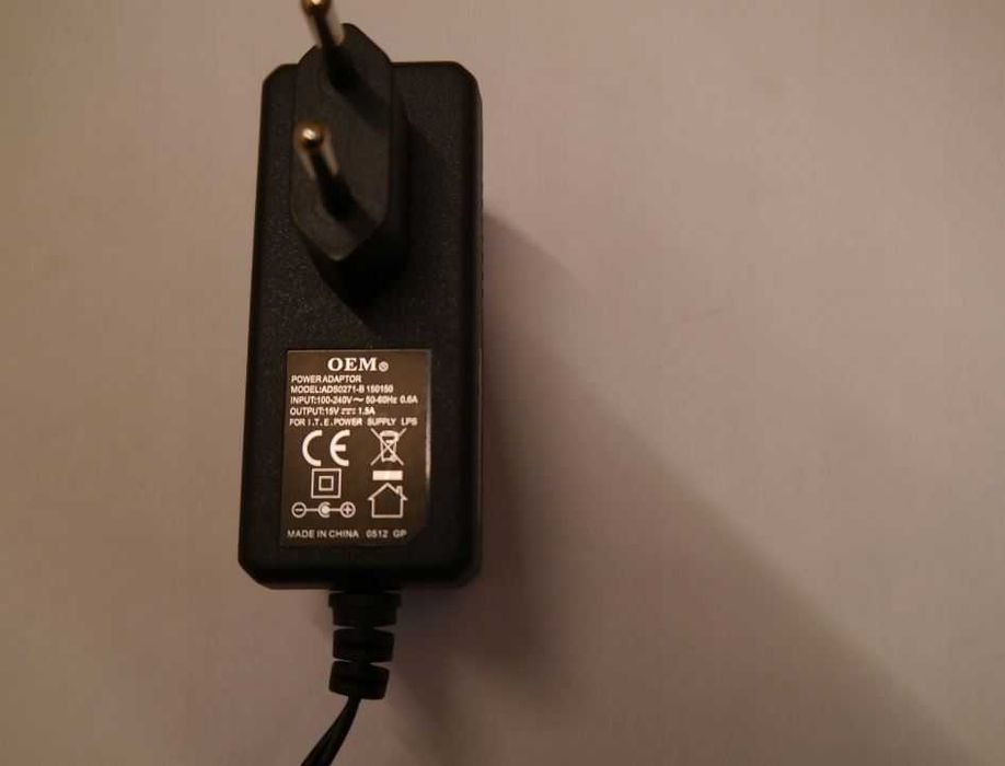 Zasilacz wtyczkowy 15V 1.5A  22,5 wtyk: 4,8mm x 1,7 mm