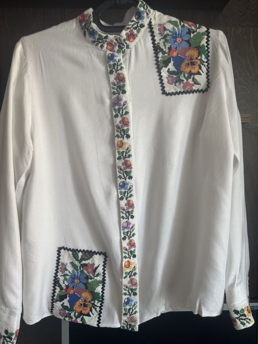 Вишита блузка-сорочка