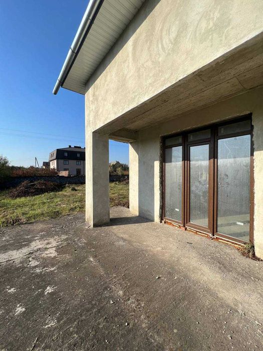 Продаж будинку 200 м² / 12 соток / гараж