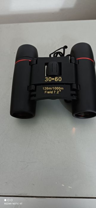 Binóculos de Visão diurna e noturna.