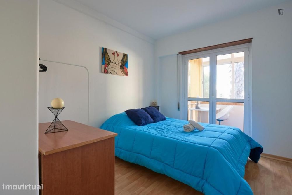 Quarto - localizado em Entrecampos Lisbon