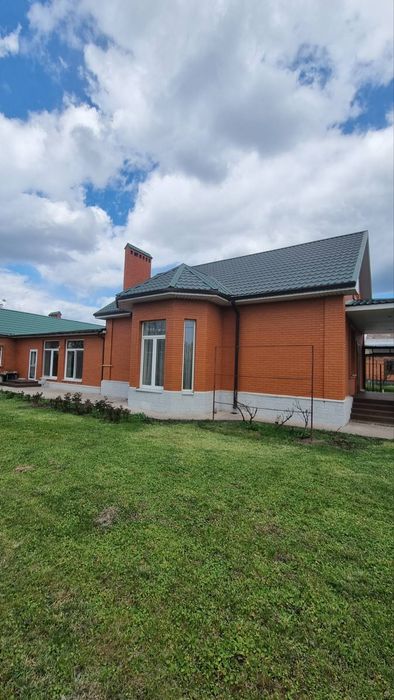 Продам великий будинок по вул. Віноградна.