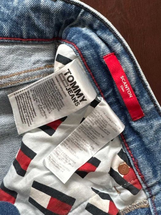 Men’s Tommy Jeans Slim Fit.