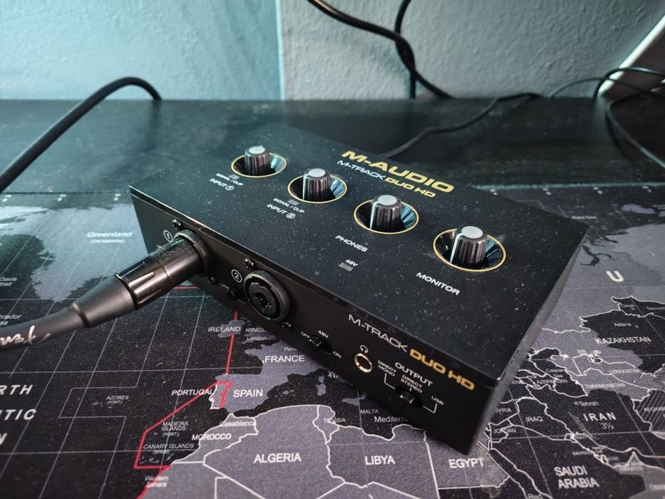 Microfone Shure MV7 + Suporte Rode PSA1 + Placa M-Audio + Cabos