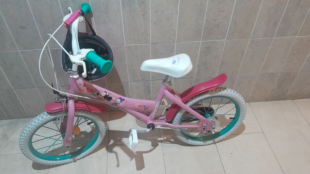 Bicicleta de criança com rodas pequeninas