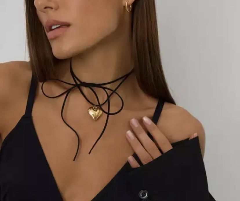 Чокер на шию з золотим серцем