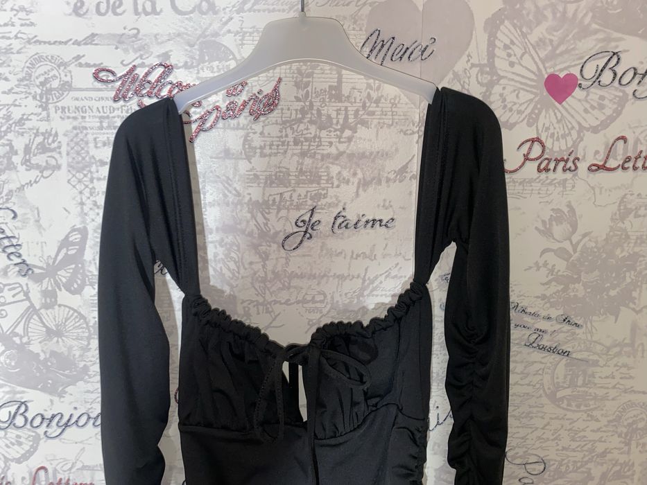 Чорна сукня з рукавами