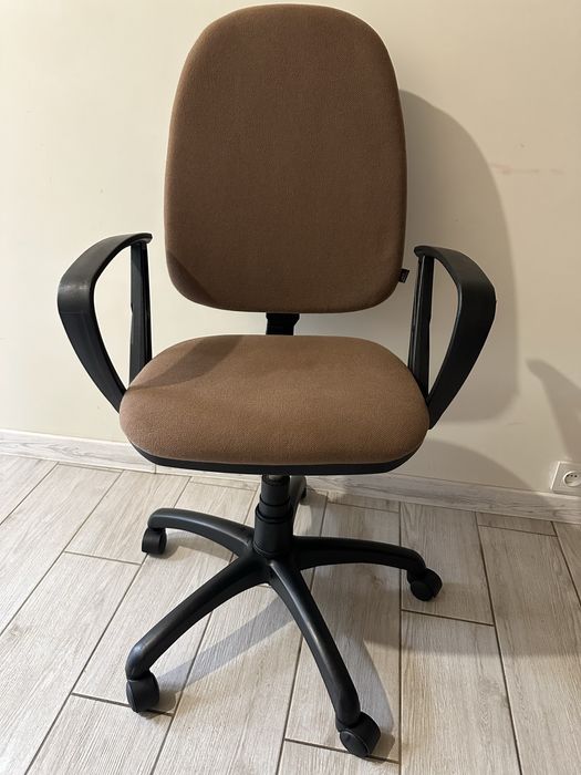 Стіл письмовий, компьютерний, стол. Стілець крісло