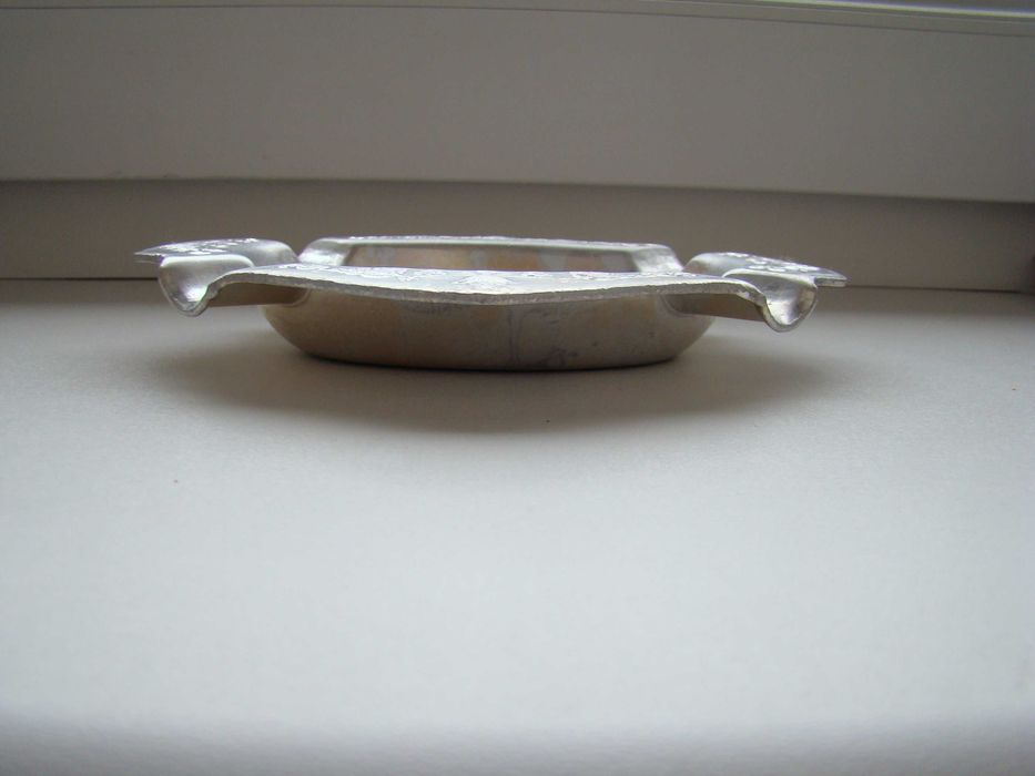 Пепельница Рыбаки на лодке ловят рыбу из СССР.