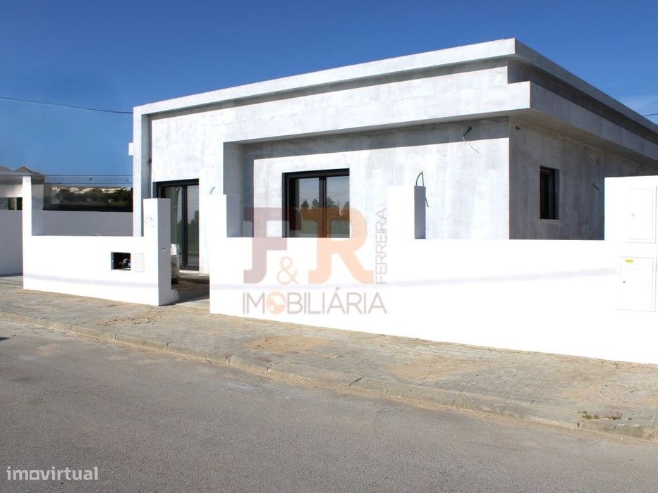 Moradia Isolada Térrea T3 com Garagem e Piscina, Palmela