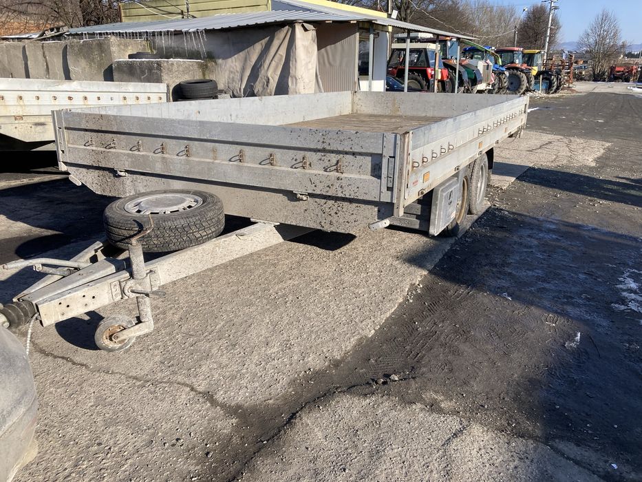 Przyczepa samochodowa skrzyniowa