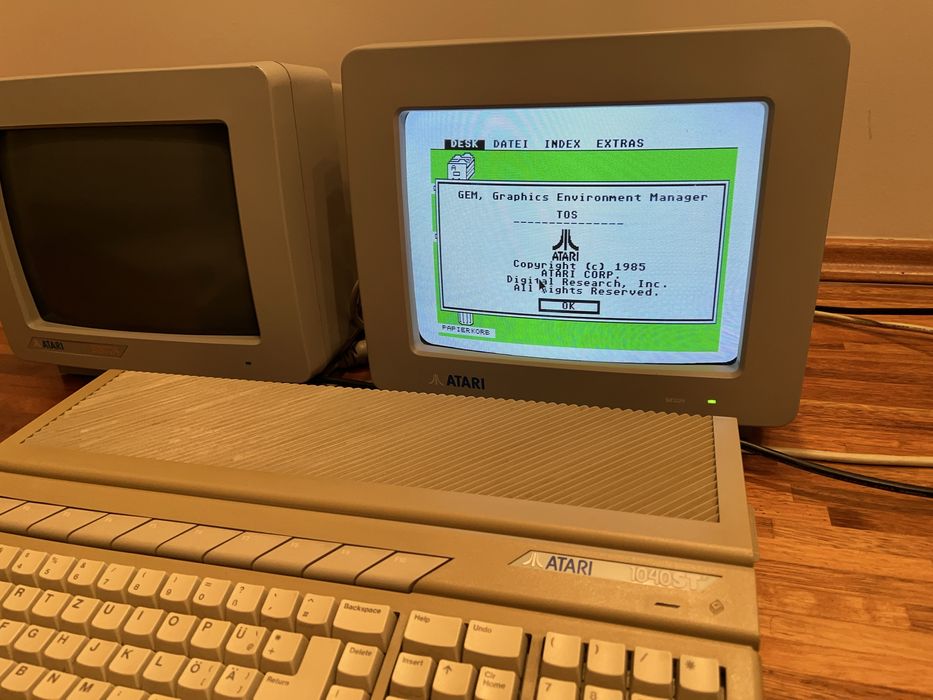 Atari 1040 STF + monitor Atari SM124 & SC1224 + mysz + joystick