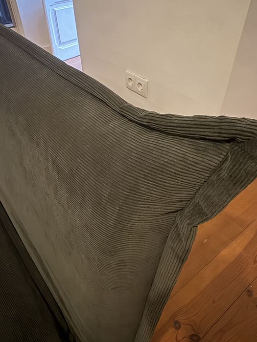 Sofa verde tropa novo