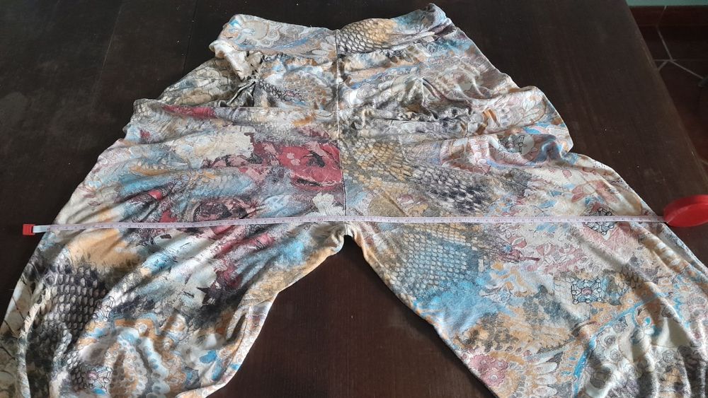 Calças Harém com 2 machos largos à frente e atrás