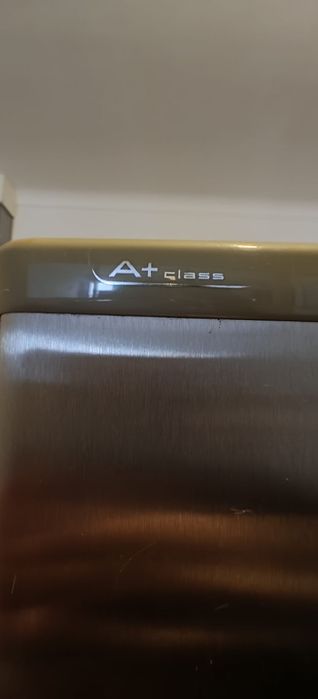 Frigorífico Whirlpool WTE2511A+W – Bom estado, com sinais de uso