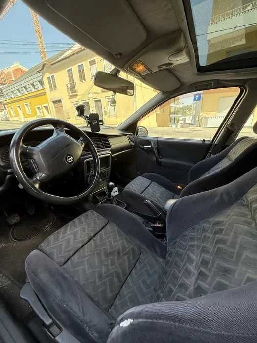 Opel Vectra B Caravan 1.6 16V (Versão Sport) de 1999.