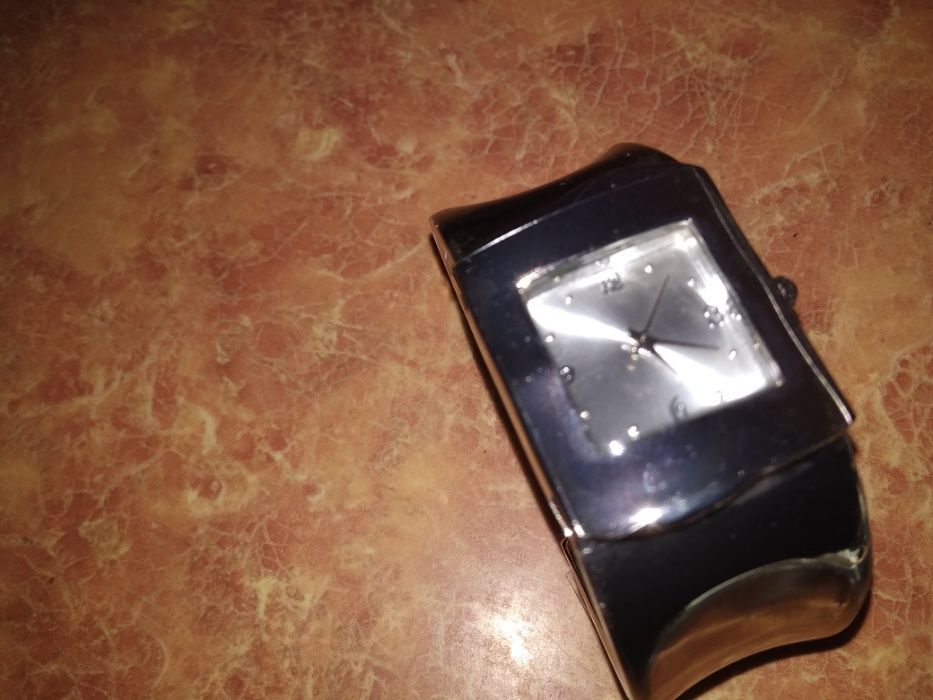 Женские кварцевые часы