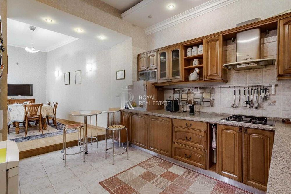 Продаж Квартира 5кім. 325м2 вул. Софіївська Дворівнева Газ Метро