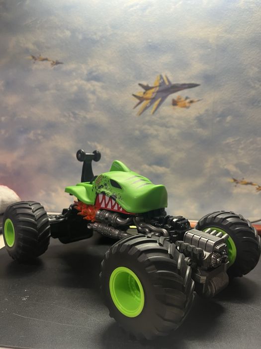 Машинка на радио управление