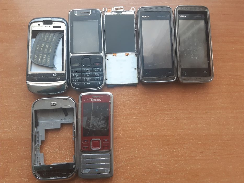 Телефони на запчастини