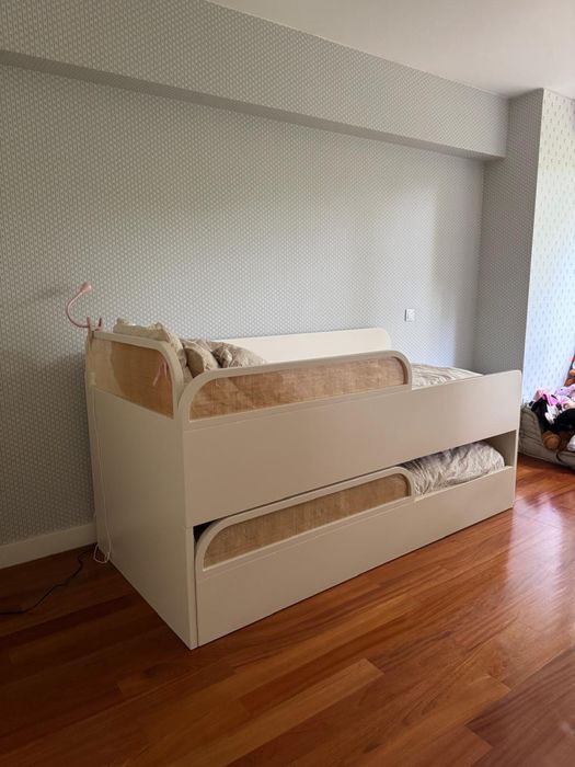 Cama dupla 90x200cm com gavetão em madeira lacada
