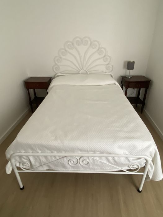 Vendo cama de ferro s/ colchao