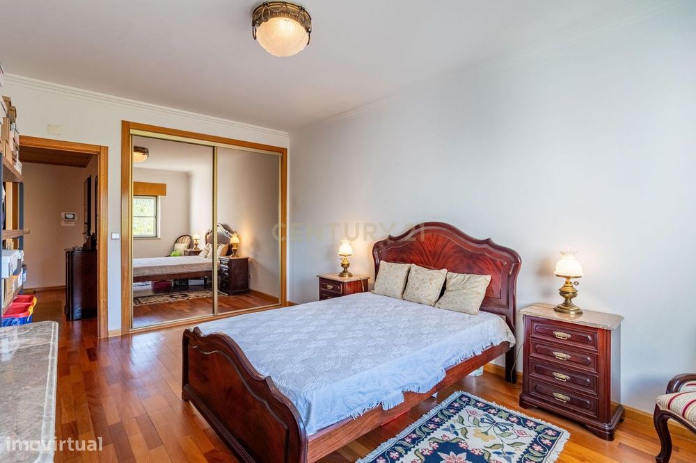Apartamento T3 em Prior Velho com garagem